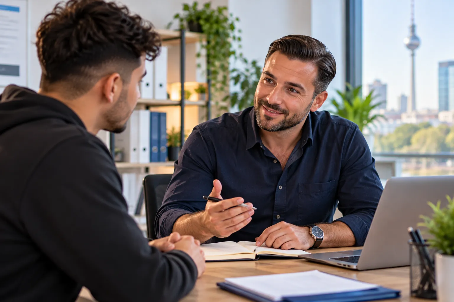 Jobcoach im Gespräch mit einem Klienten